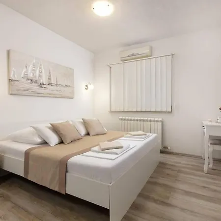 Villa Lipovac Trogir Exterior photo